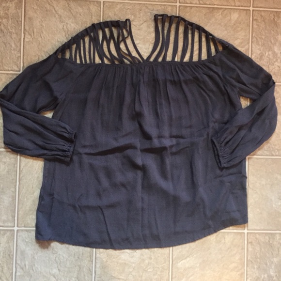 ❌SOLD❌Open Shoulder Top - Picture 3 of 6
